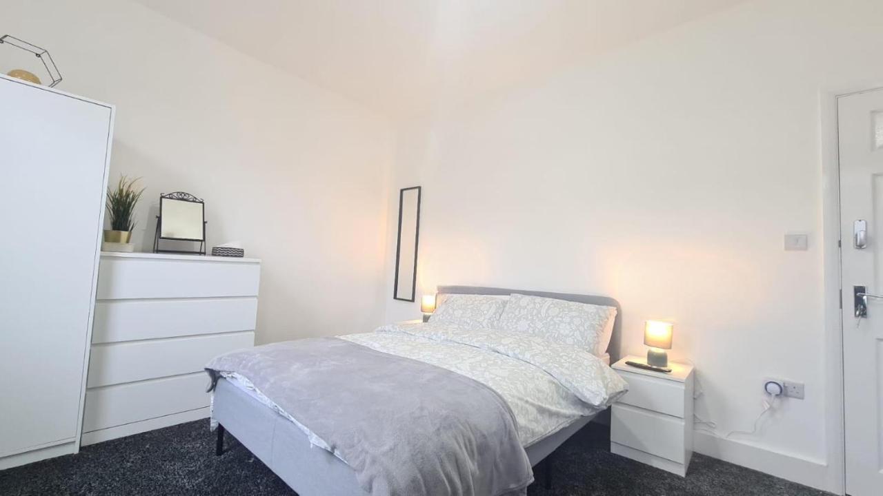 Habitación en casa particular Spacious Private In Manor Park Londres